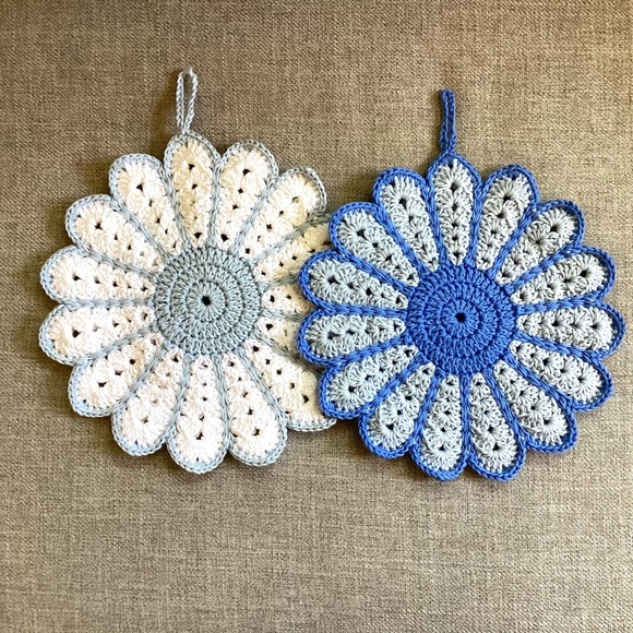 Crochet Floral Potholders Set Of 2 Cotton Blue White Daisy NWT Handcrafted In US - Picture 3 of 7